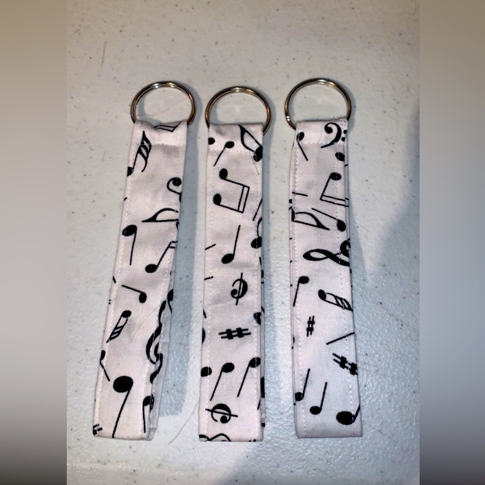 Homemade Keychains, Music notes pattern